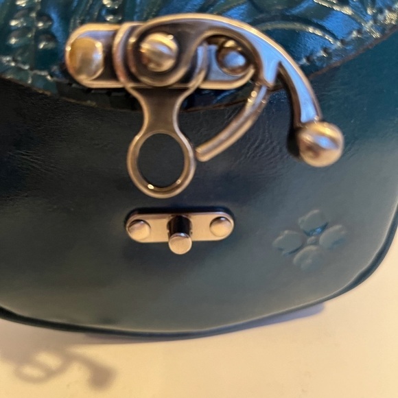 NWT Patricia Nash Leather Rocca Saddle Blue Coral Crossbody Bag - Picture 3 of 13